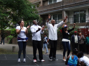 Here the group was performing a piece of drama about the Cape Verdean independence. Dramatização sobre a independência de Cabo Verde.